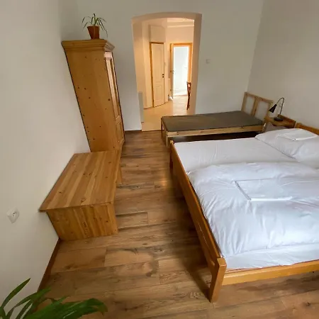 Guest house Family Lorenz & Coffee House 3*